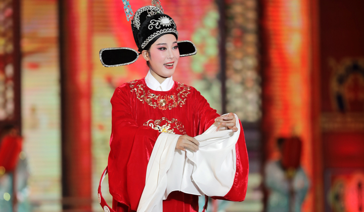 经典黄梅戏《女驸马》饰演冯素珍