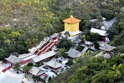 朝阳凤凰山寺庙图片