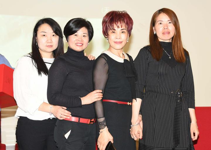 随后,艾米利亚华商联合会会长杨二伟应邀致贺词.