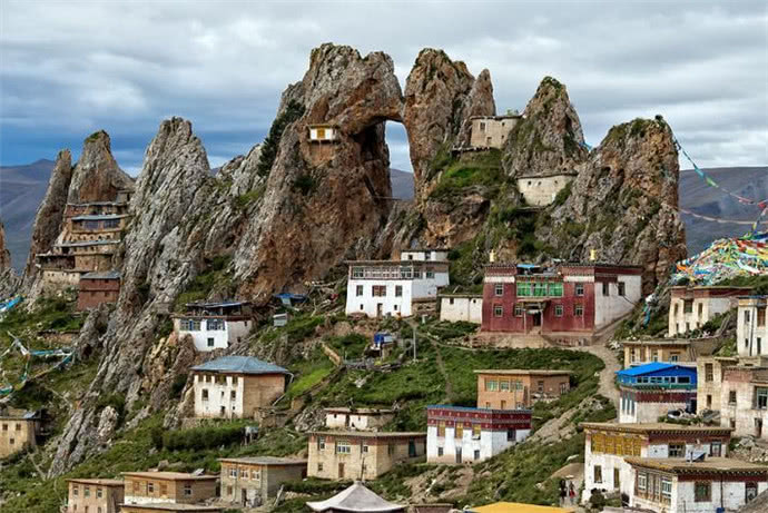 西藏"挂在天上"的寺庙,4800米悬空几千年,一般人很难到达_马里_新闻